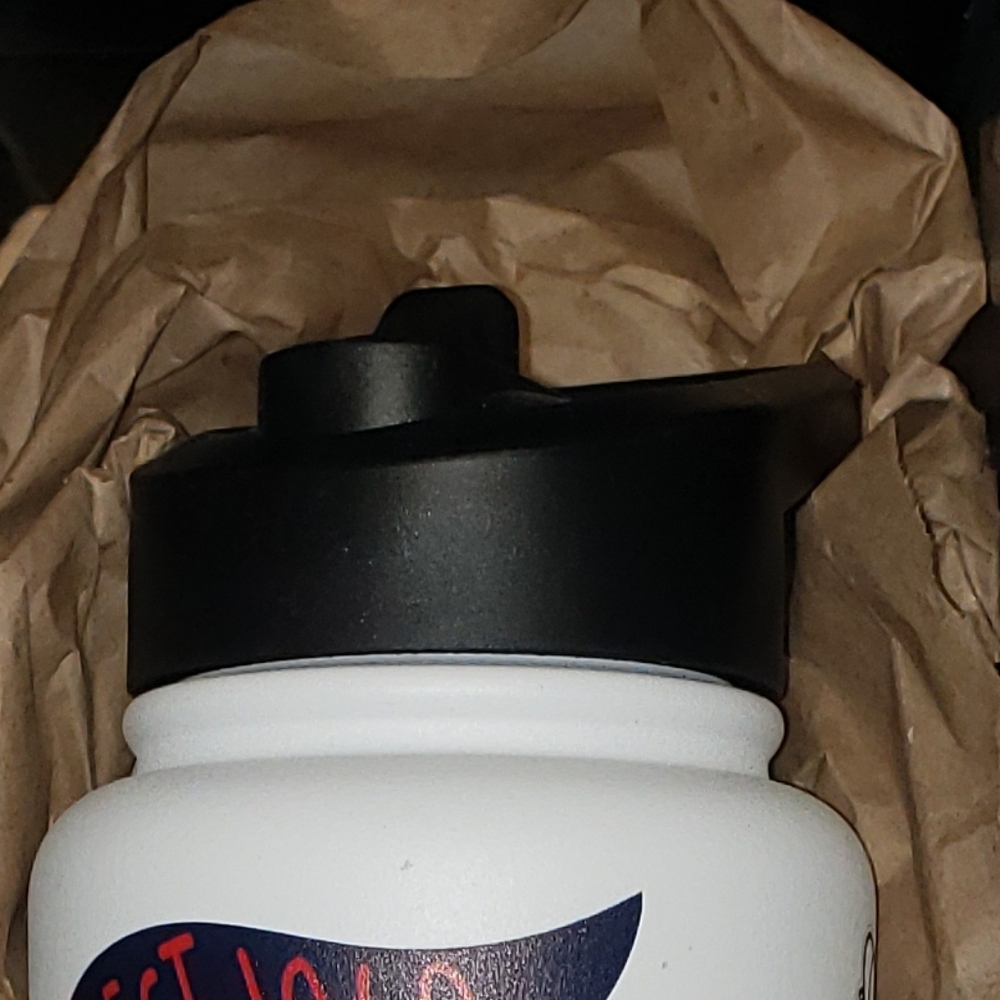 New England Patriots 34oz. Native Quencher Bottle - Picture 7 of 12